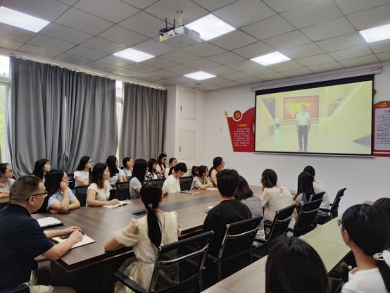太阳成集团tyc122ccvip开展“大国担当”思政大课观影活动