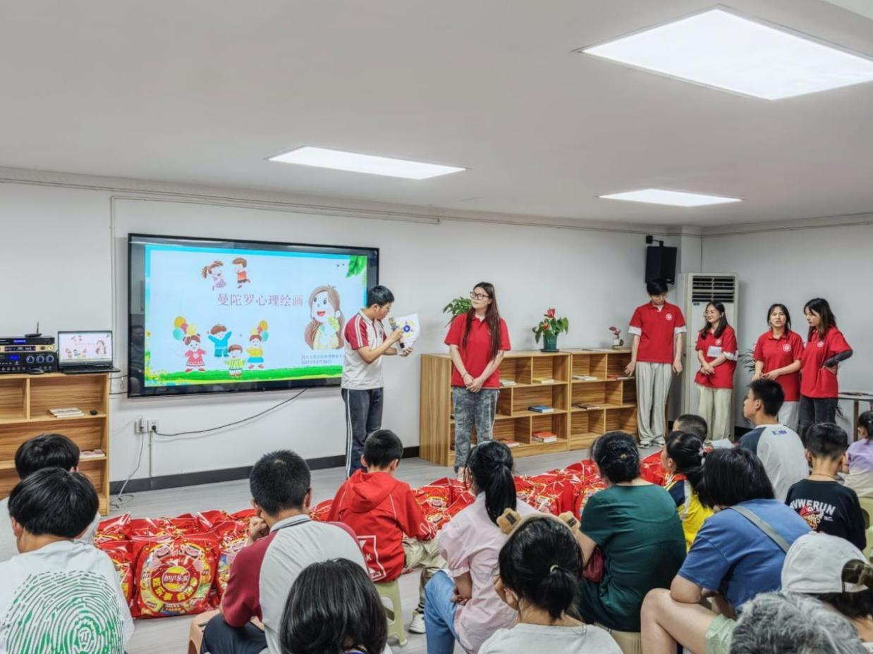 双节同庆 心暖童心|太阳成集团tyc122ccvip携手东城街道开展“粽点关注·童心向阳”志愿活动